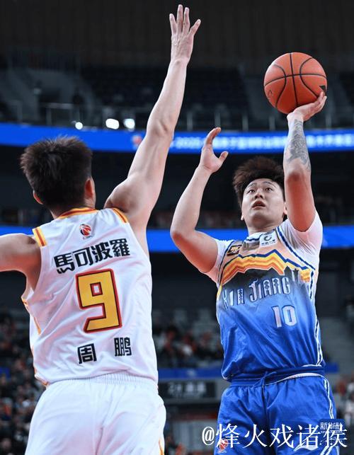 赵睿半场出战9分钟，投篮5中3得到8分1篮板1助攻1抢断